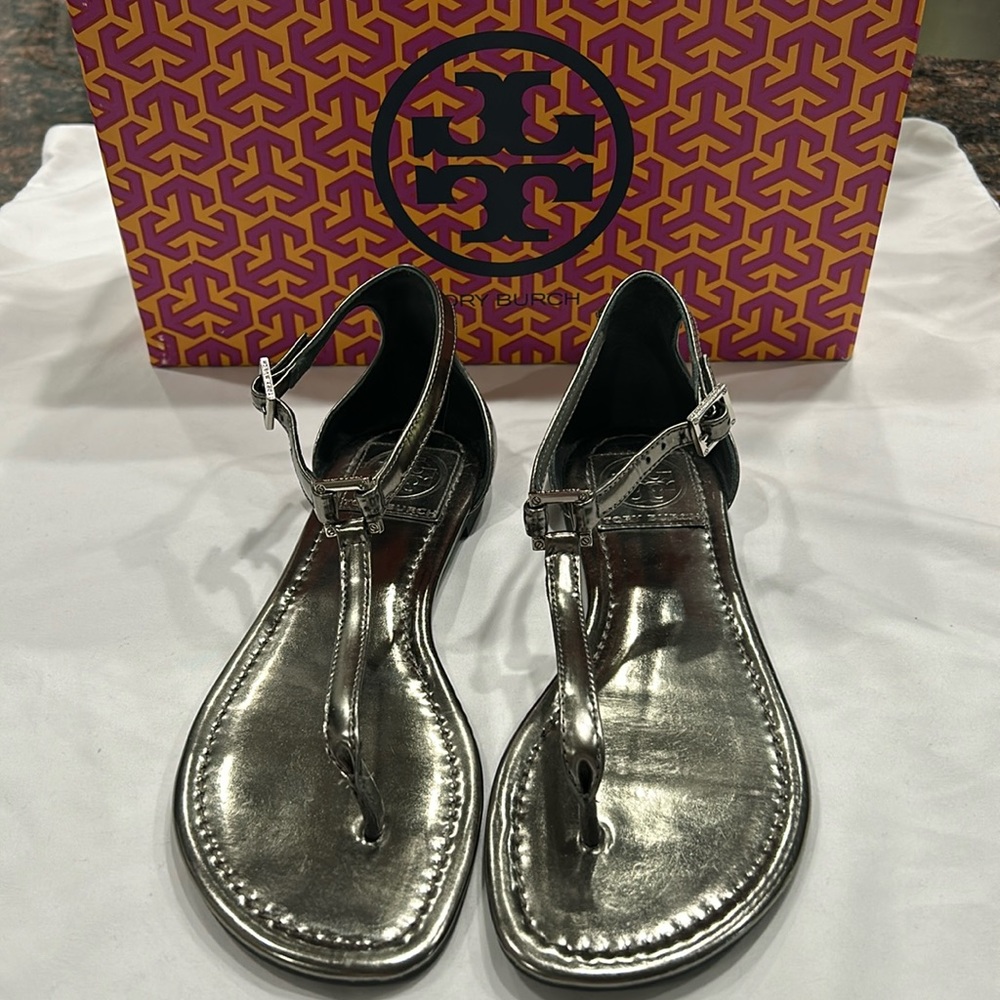 All Proceeds go to Charity! Tory Burch August-LTR-Anthracite Size 6